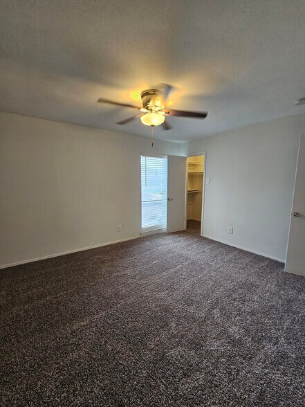 Building Photo - 8225 Calmont Ave