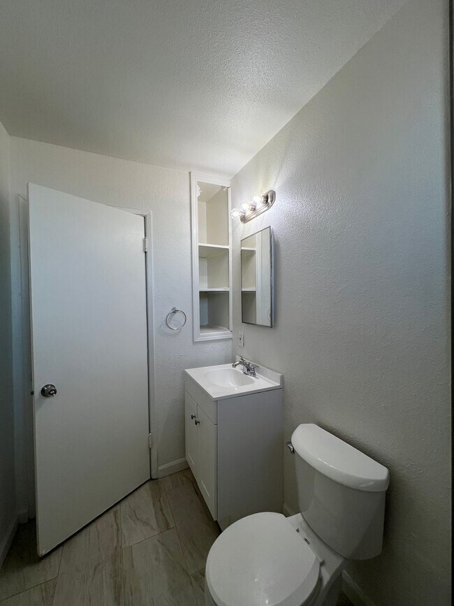 Building Photo - P056