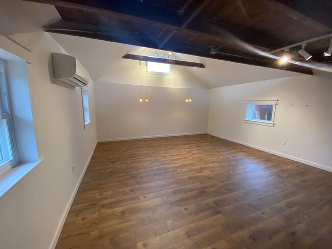 Building Photo - Beautiful 2 bedroom home in Chaffee Park with Huge Studio