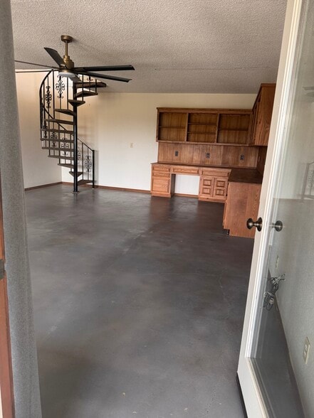 Building Photo - 3421 W 41st St N