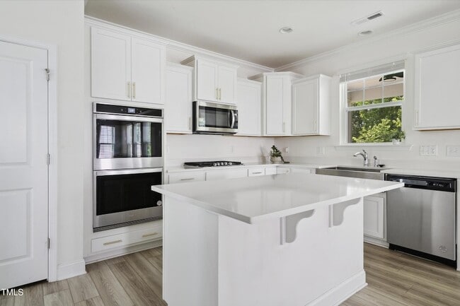 Building Photo - 130 Silent Brk Trl