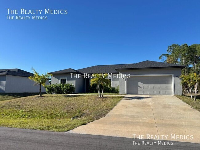 Building Photo - 2570 SE Rayburn Ave