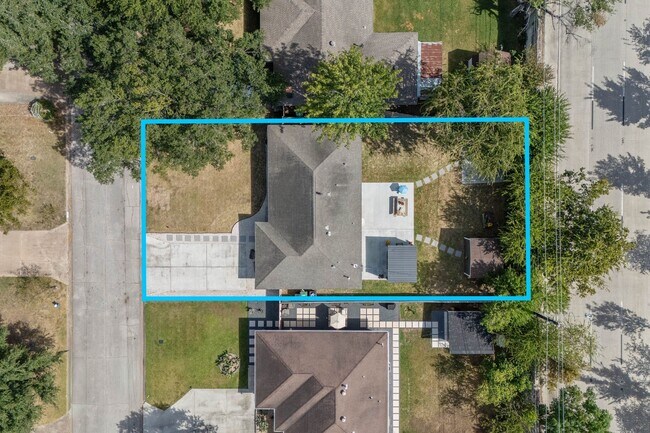 Building Photo - 1119 W 30th St