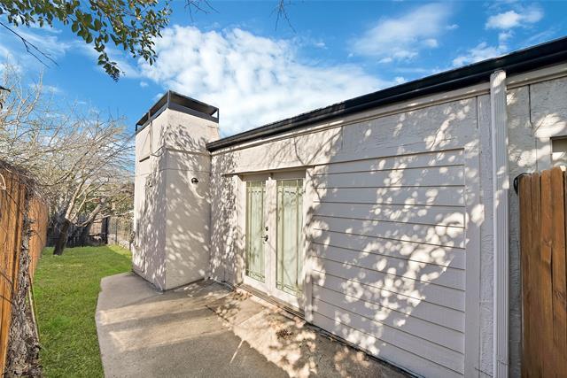 Building Photo - 2303 Park Hill Dr