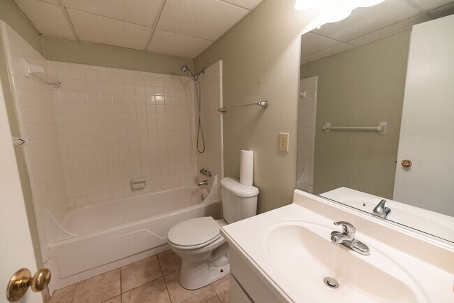 Building Photo - 3812 Country Club Rd