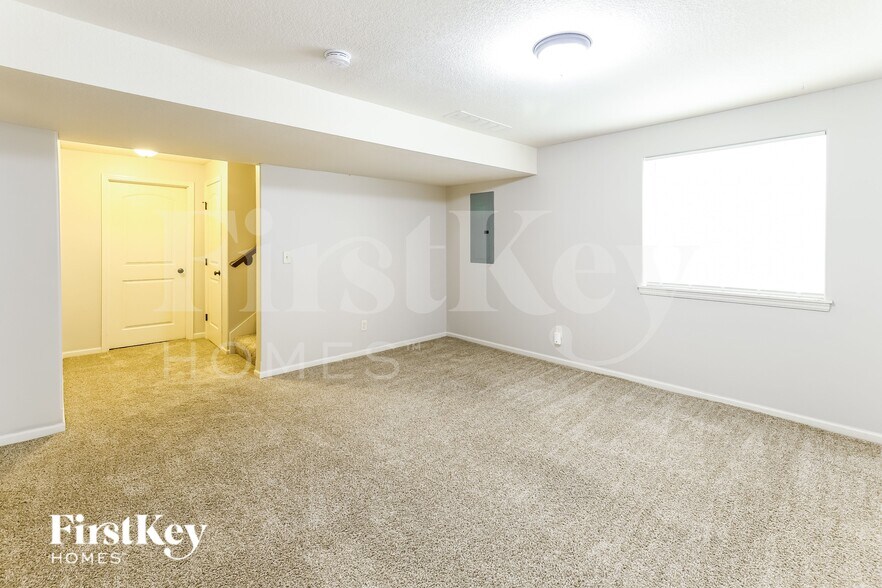 Building Photo - 11109 Highview Rd