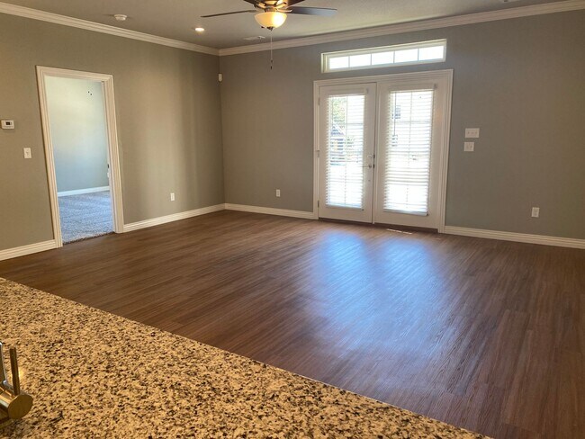 Building Photo - 2021 N Penelope Ln