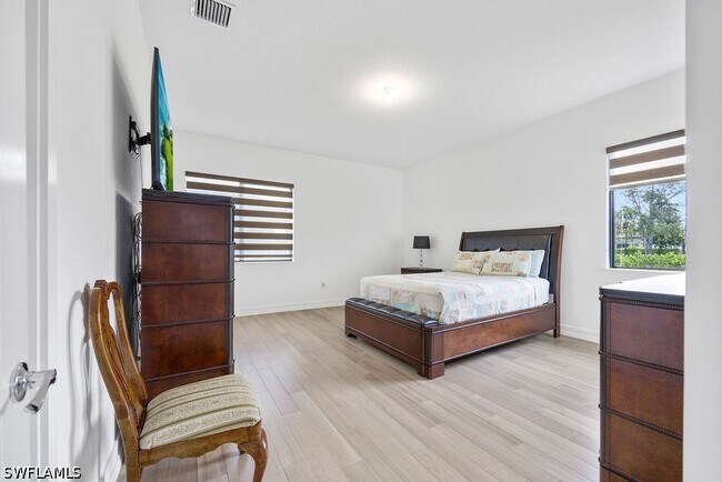 Building Photo - 5293 Marano Dr