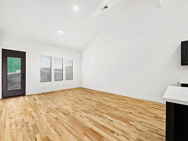 Building Photo - 100-102 Amberwood Ct