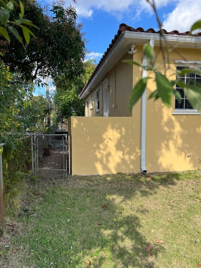 Building Photo - 1185 NW 134th St