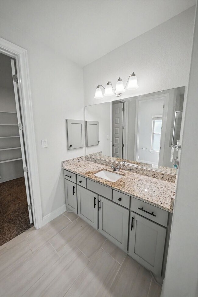 Building Photo - Stunning 4BR Home with 3-Car Garage in Turning Stone - Realtor Commission: $750