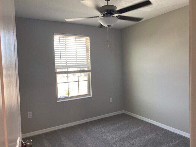 Building Photo - 7504 Samuel Ivy Dr