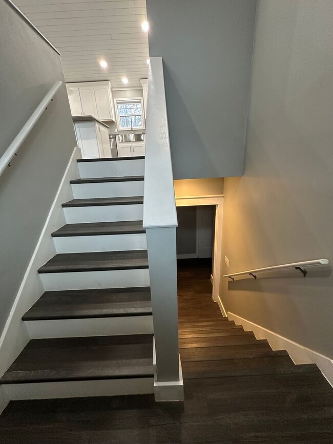 Building Photo - 4 Bedroom/3 Bathroom House in Piney Flats, TN