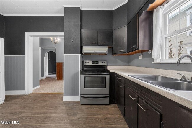 Building Photo - 415 Broadway