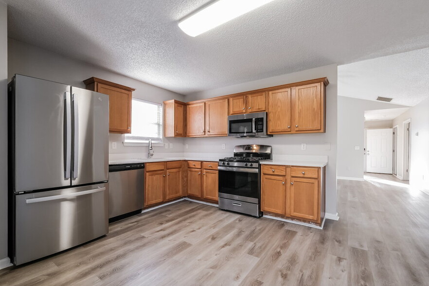 Building Photo - 3568 Brookstone Way