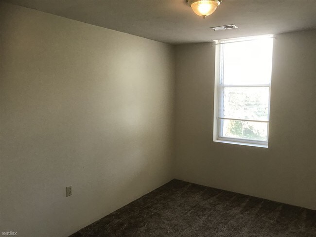 Building Photo - 2 br, 1 bath Apartment - 25 Main St B-2