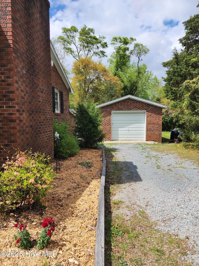 Building Photo - 167 Peninsula Manor Rd