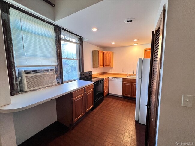 Building Photo - 12 Bridge