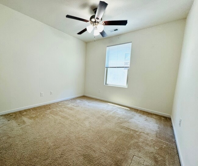 Building Photo - 126 Holly Berry Ln