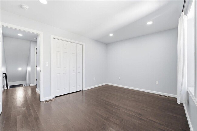 Building Photo - 225 Freeman Ave