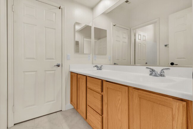 Building Photo - 10 Clearwater Cove