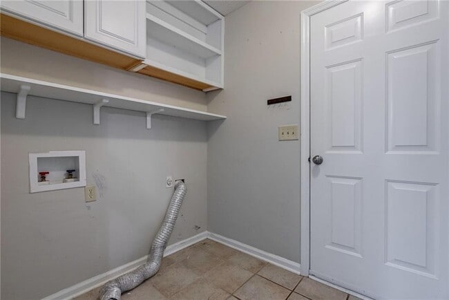 Building Photo - 8895 Club River Dr
