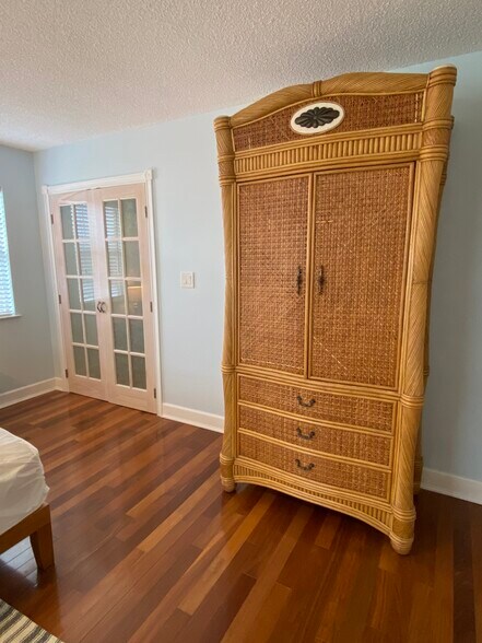 Building Photo - 5802 Monterey Ave