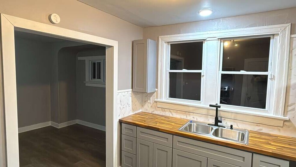 Building Photo - 718 Randolph St