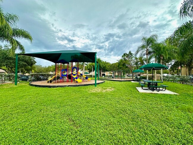 Building Photo - 5560 NW 61st St
