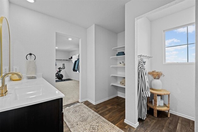 Building Photo - 144 Calgary Ln