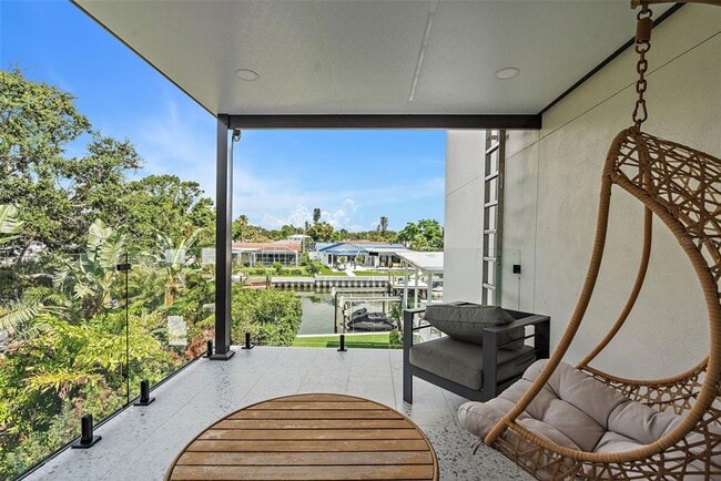 Building Photo - 585 Dolphin Ave SE