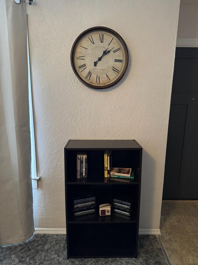 Building Photo - 406 Newtown St