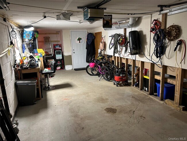 Building Photo - 102 Overocker Rd