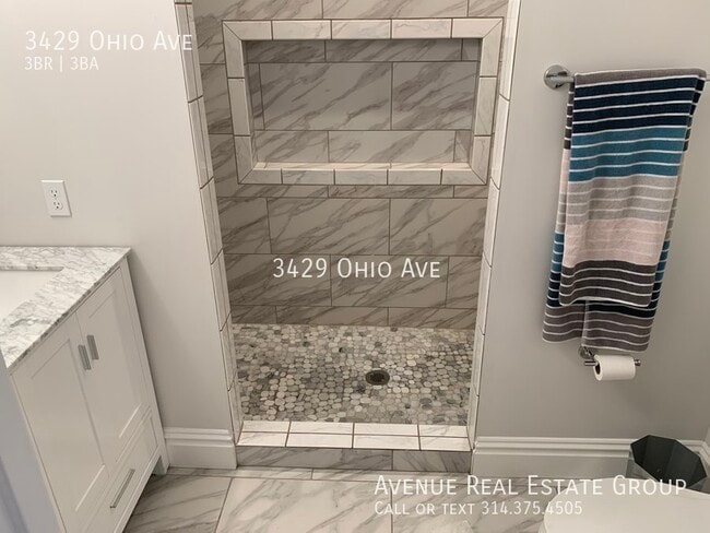 Building Photo - Beautifully Renovated Townhouse