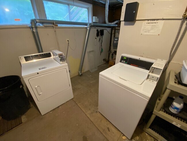 Building Photo - 12 Cedar St