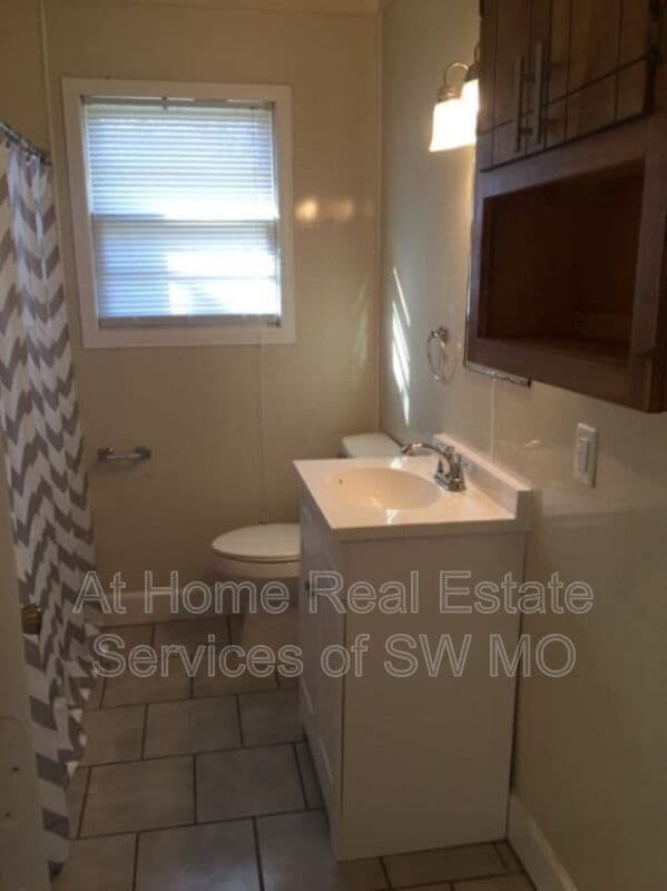 Building Photo - 2810 W College St