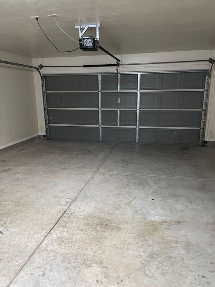 Building Photo - 2057 W Silver Meadow Pl