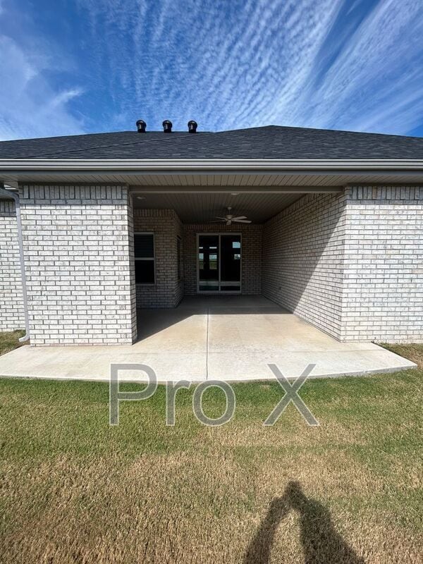 Building Photo - 2004 Charles St