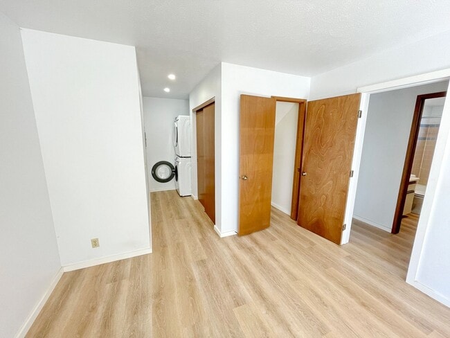 Building Photo - South Kihei 2 Bedroom / 1 Bathroom Unfurnished downstairs unit  - Peekaboo Ocean View