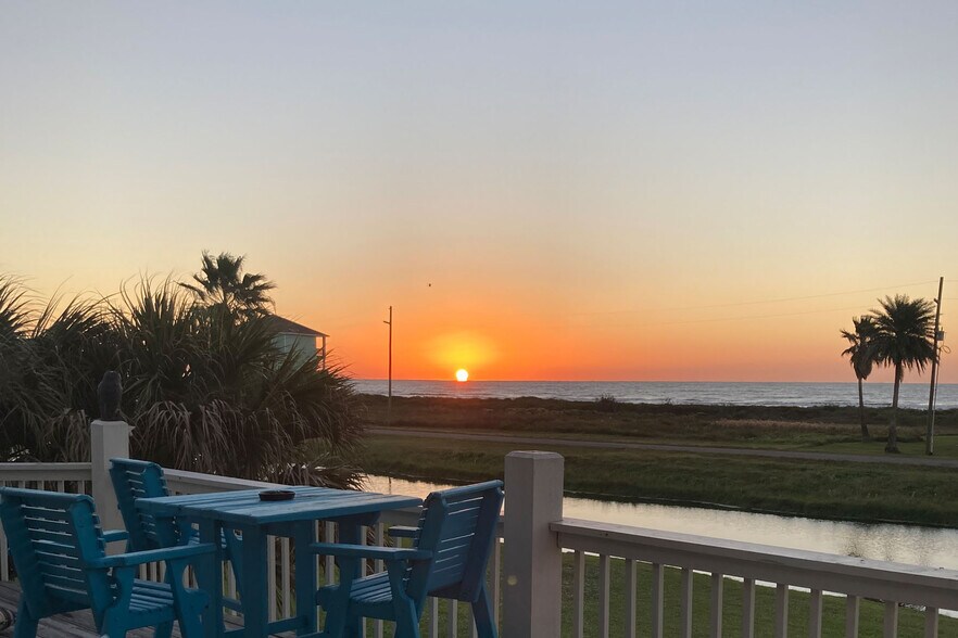 Building Photo - 3180 Sea Castle Dr