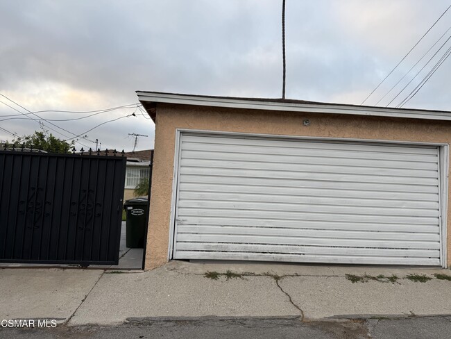 Building Photo - 2018 W 108th St