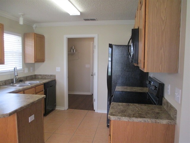 Building Photo - 3156 Peppertree Dr