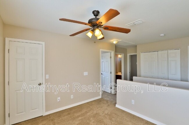 Building Photo - 11706 W Sunnyside Dr