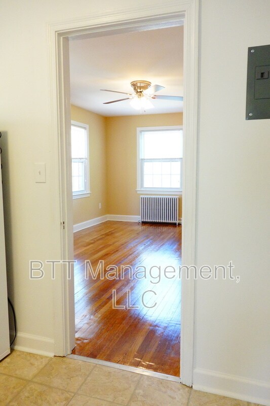 Building Photo - 812 Greenwood Cir