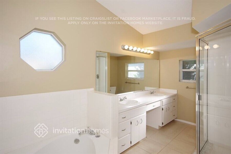 Building Photo - 447 Emerald Cove Loop