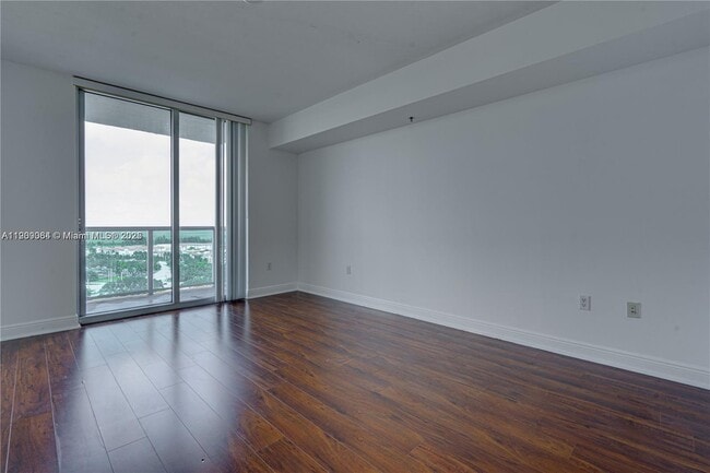 Building Photo - 2641 N Flamingo Rd