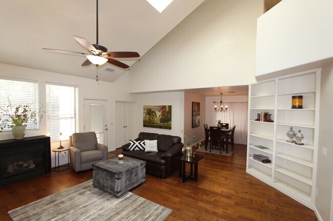 Building Photo - Spacious 3-Bedroom Townhouse with Main-Level Primary Suite