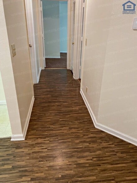 Building Photo - 430 Oriole Dr