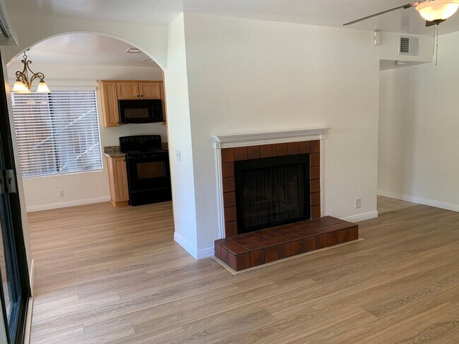 Building Photo - UPDATED2 Bed/2 Bath Alpine Oaks Condo