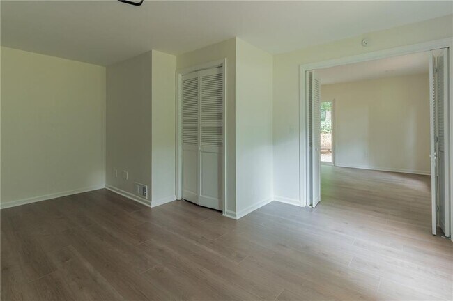 Building Photo - 2708 Spencers Trace NE